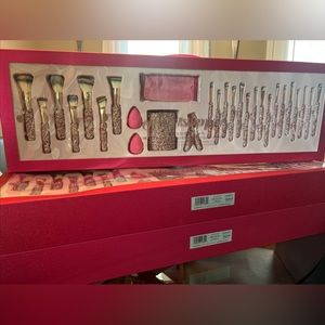 Glitz and Glam Viral Heartstopper Makeup Brush Set